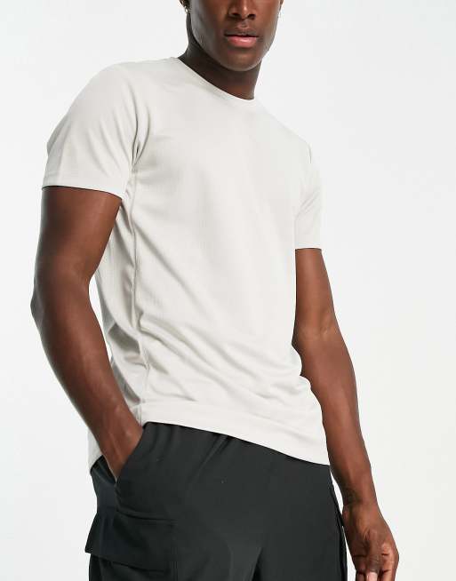ASOS - 4505 Icon - Sneldrogend trainingsshirt in taupe