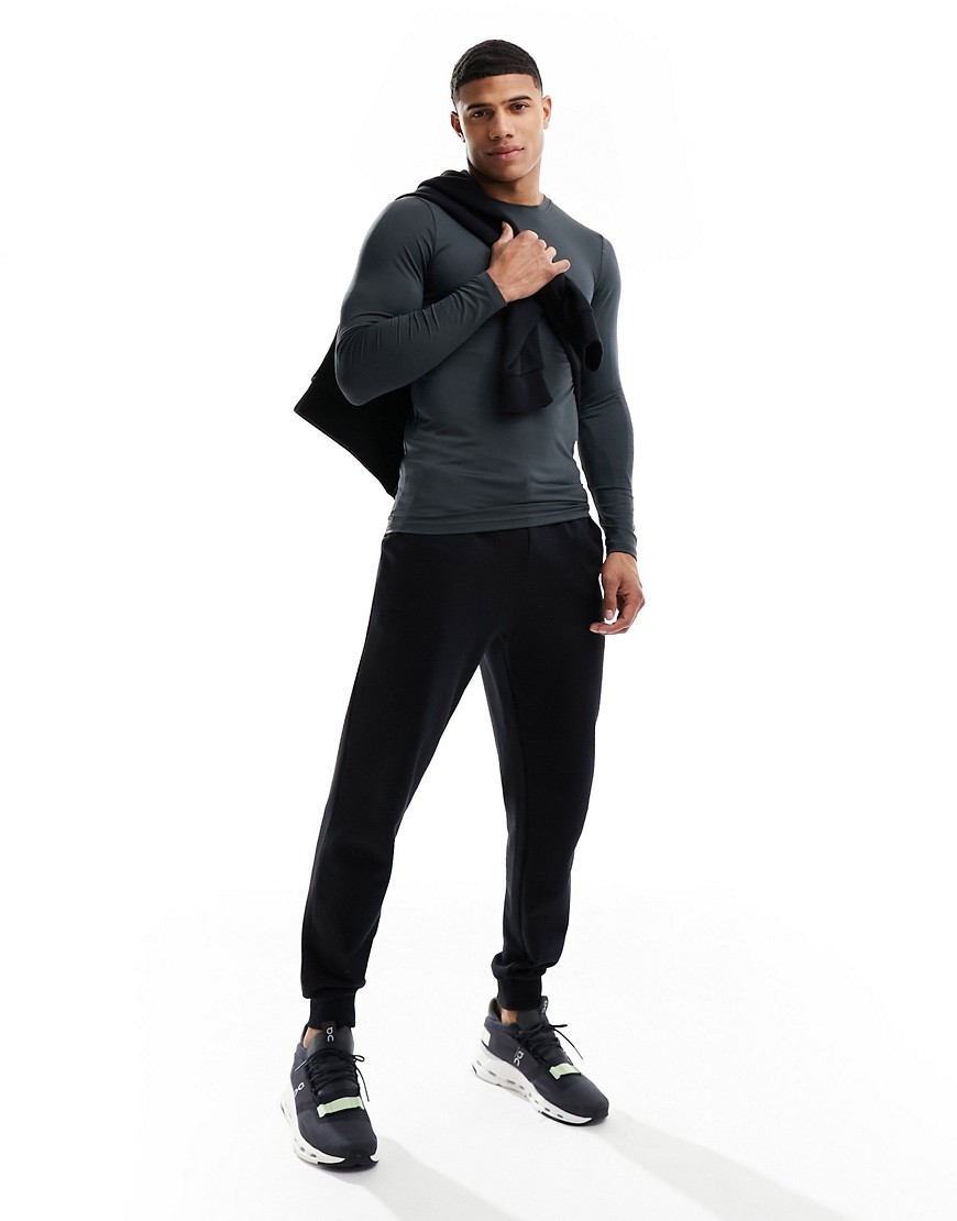 ASOS 4505 Icon training muscle fit long sleeve base layer with thermal performance fabric in charcoa