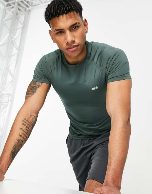 ASOS 4505 – Icon – Treningowy szybkoschnący T-shirt w kolorze khaki o kroju podkreślającym sylwetkę 