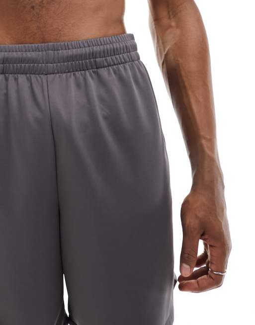 ASOS 4505 – Jersey-Sportshorts in Anthrazit mit seitlicher Einkerbung, 3 von 5