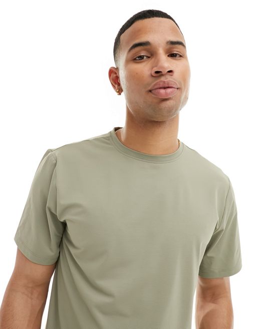 FhyzicsShops 4505 - Kakifarvet trænings-T-shirt med ikonlogo i hurtigttørrende stof