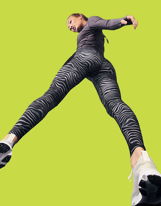 Sportswear legging in zebra print 