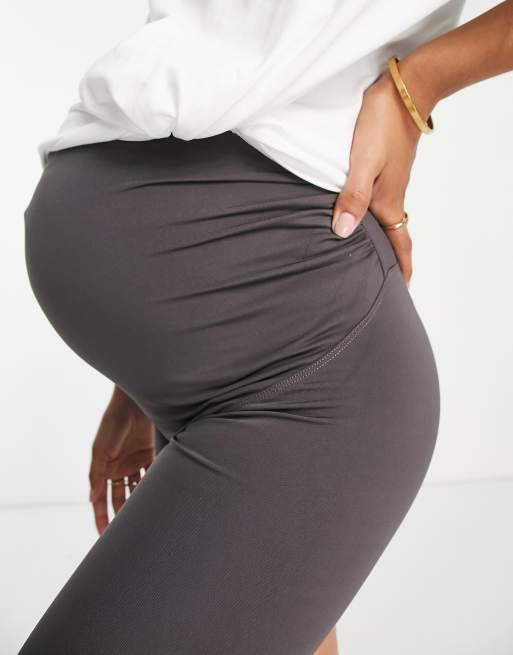 ASOS 4505 Maternity – Icon – Leggingsshorts i booty-modell med skulpterande söm baktill, 20cm , 2 av 4