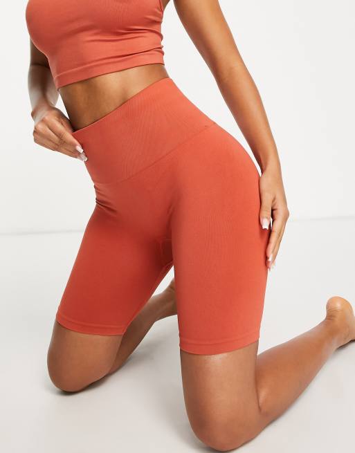 ASOS 4505 – Modelujące szorty z kompresyjnego dżerseju