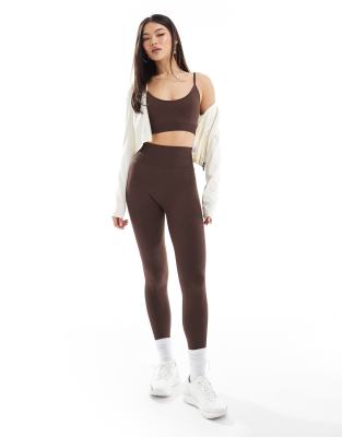 ASOS 4505 - Nahtlose, gerippte, konturierende Sport-Leggings in Braun mit hohem Bund-Brown