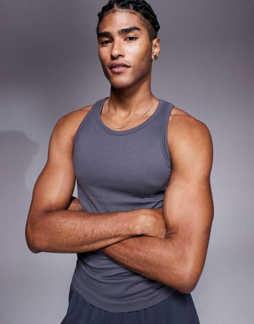 ASOS 4505 – Nahtloses Slim Fit Trägertop in geripptem Anthrazit