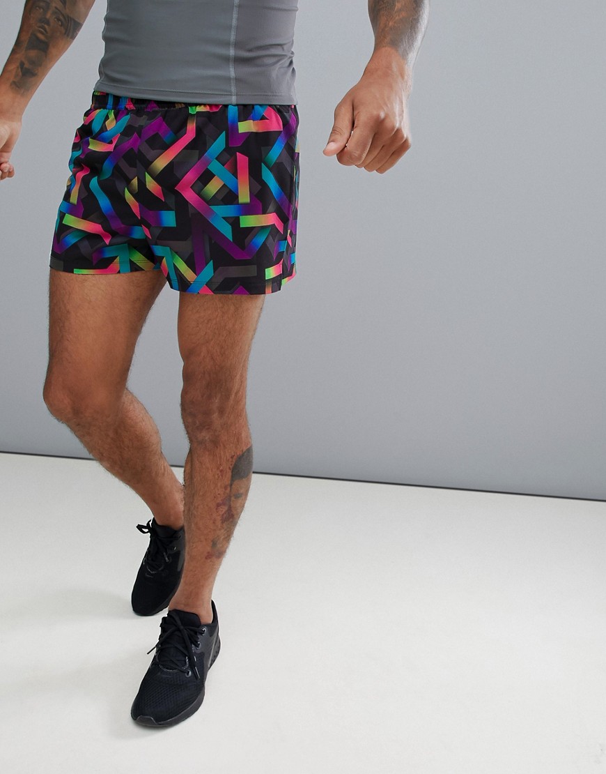 ASOS 4505 - Pantaloncini da allenamento corti in tessuto Quick Dry con stampa astratta-Multicolore