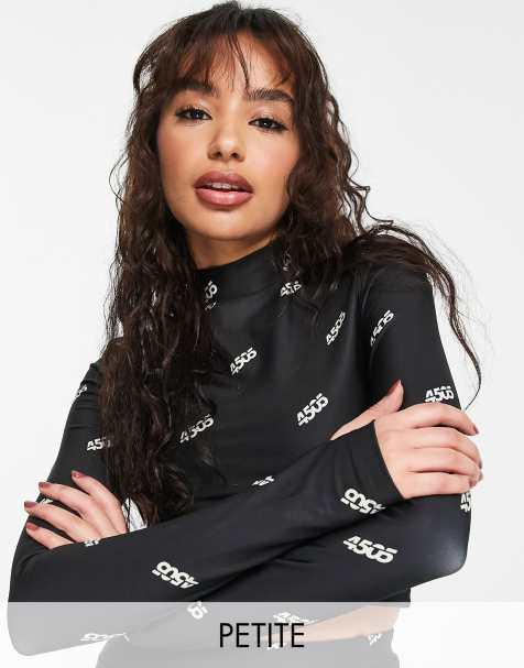 4505 Petite long sleeve top in mono branded graphic 
