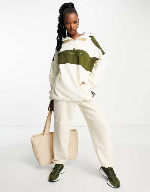 ASOS 4505 - Pile dad oversize con pannelli in tessuto