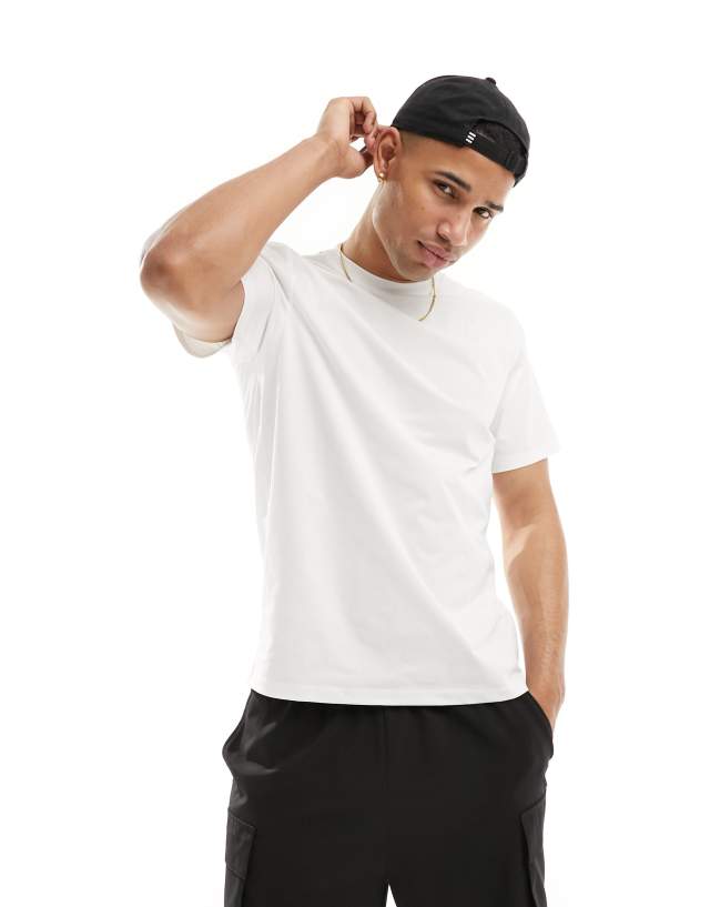 ASOS 4505 - quick dry training t-shirt with sweat wicking in bright white