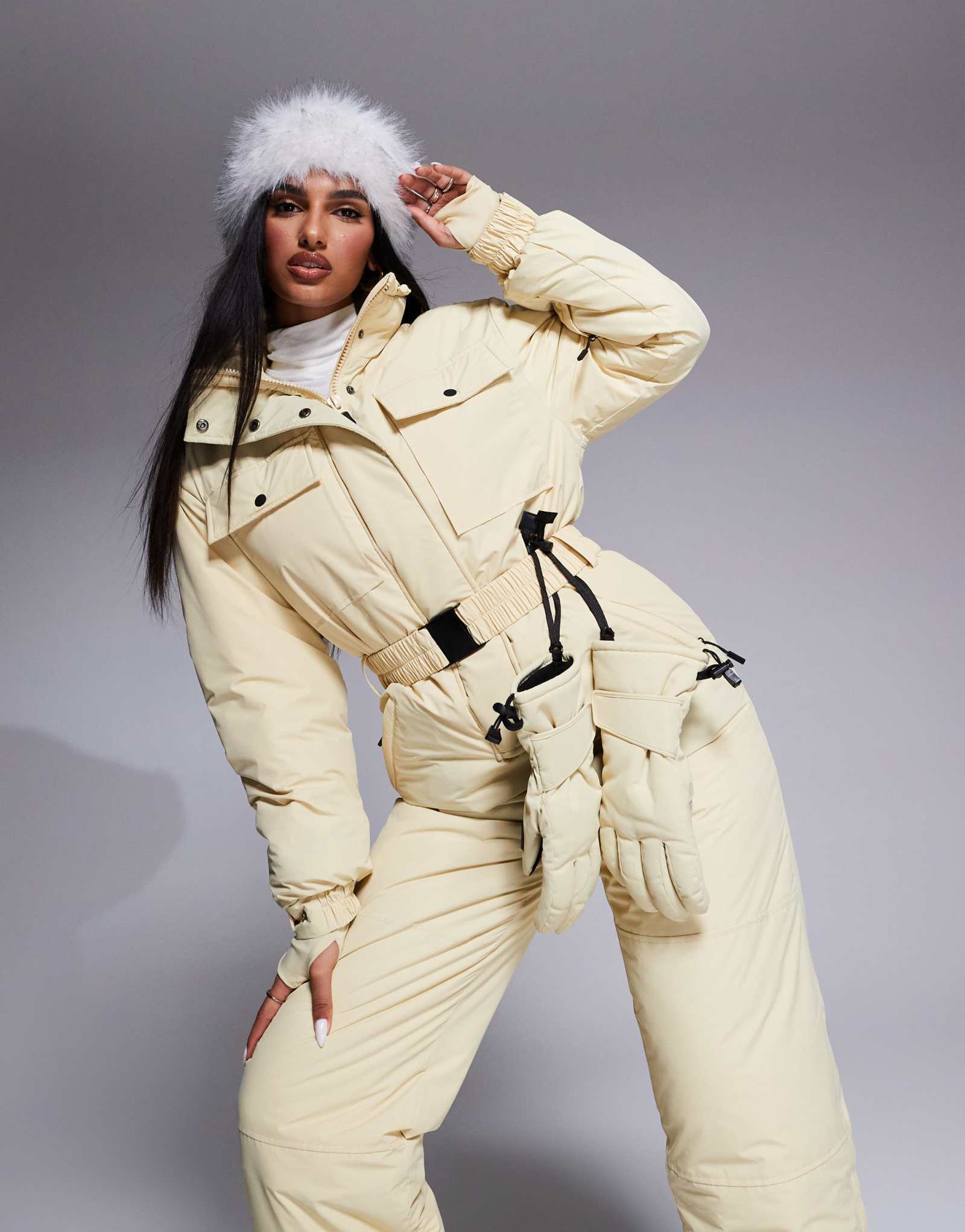 Лыжный костюм ASOS 4505 Ski в стиле ретро с поясом и воронкообразным вырезом цвета сливочного масла