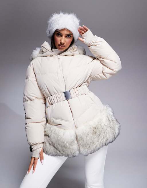 ASOS 4505 Ski Ski Pufferjacke in Creme mit Gurtel und Kunstpelzbesatz