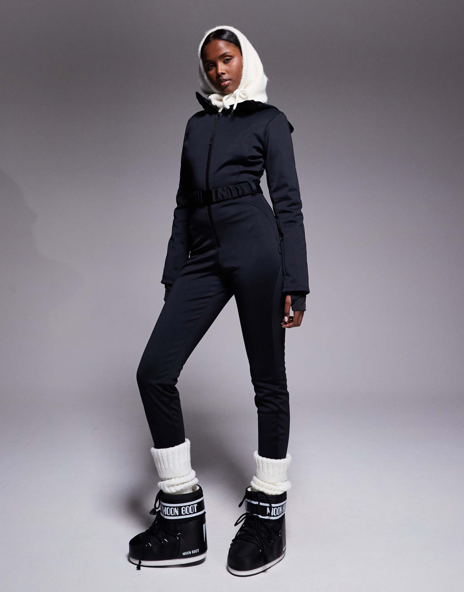 Лыжный костюм ASOS 4505 Ski soft shell с поясом, зауженными штанинами и капюшоном из искусственного меха черного цвета