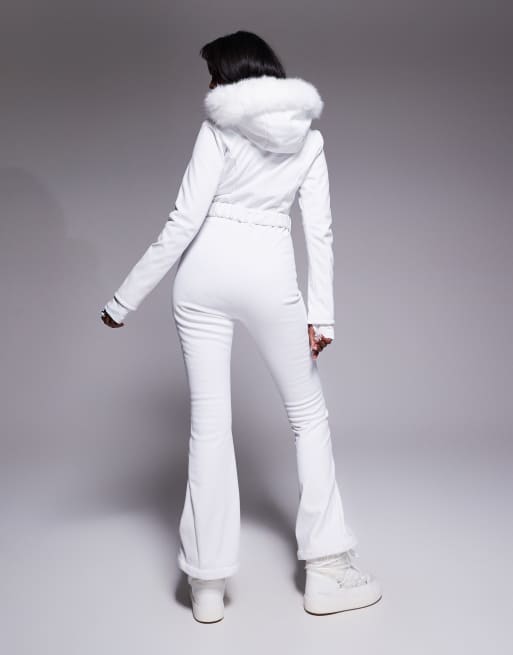 ASOS 4505 Ski – Vit skidoverall i mjukt skalmaterial med utsvängd design, skärp och fuskpäls vid huvan, 2 av 4