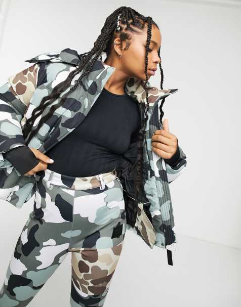 ASOS 4505 – Skijacke mit Military-Muster und Taschen