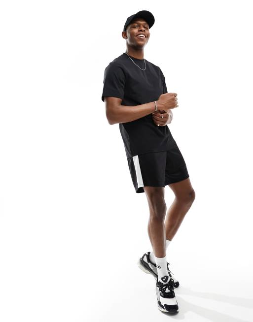 ASOS 4505 Slim fit performance T shirt van sneldrogende stof in zwart