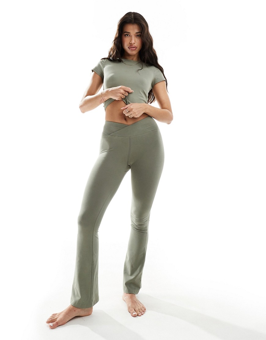 4505 slim kick leggings with wrap waist in soft touch fabric in olive green