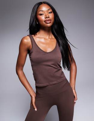 Asos Design 4505 Smooth Seamless V Neck Tank Top With Inner Bra In Mahogany-brown