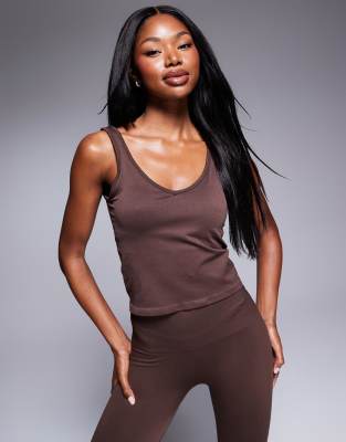 4505 smooth seamless v neck tank top with inner bra in mahogany-Brown