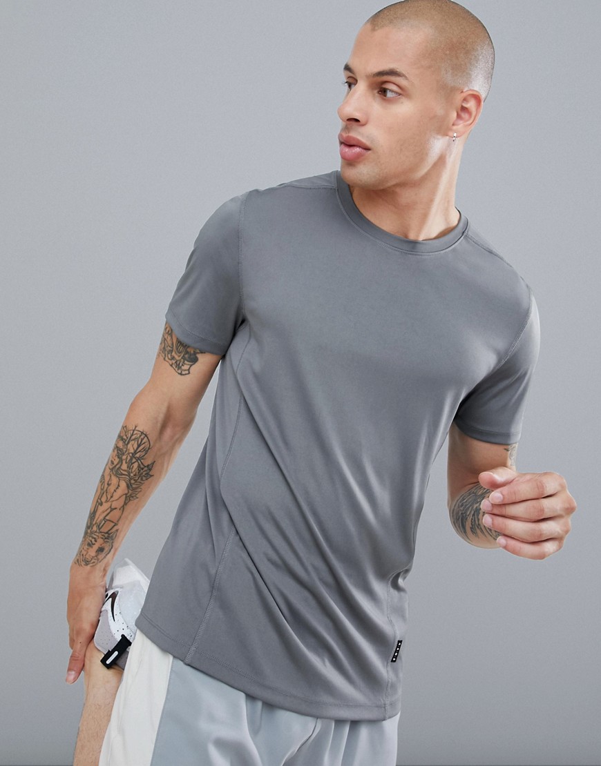 ASOS 4505 - Sneldrogend T-shirt in grijs