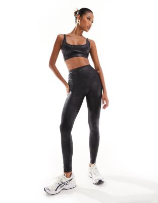 ASOS 4505 - Sport-Leggings in gebrochener, schwarzer Lederoptik