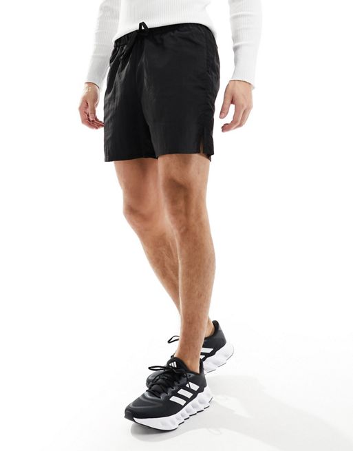FhyzicsShops 4505 – Sport-Shorts aus Nylon mit Knitter-Optik in Schwarz