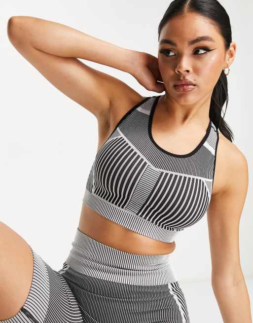 ASOS 4505 – Svartvit sport-bh i seamless design med medium stöd