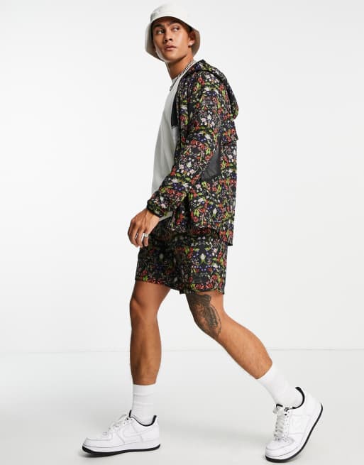 ASOS 4505 – Szorty z technicznego materiału z kwiatowym wzorem