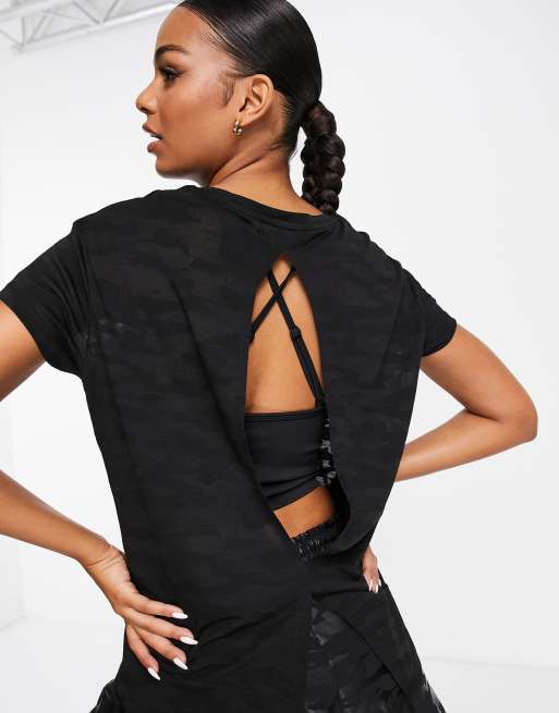 ASOS 4505 - T-shirt camouflage à effet dévoré et fendu dans le dos