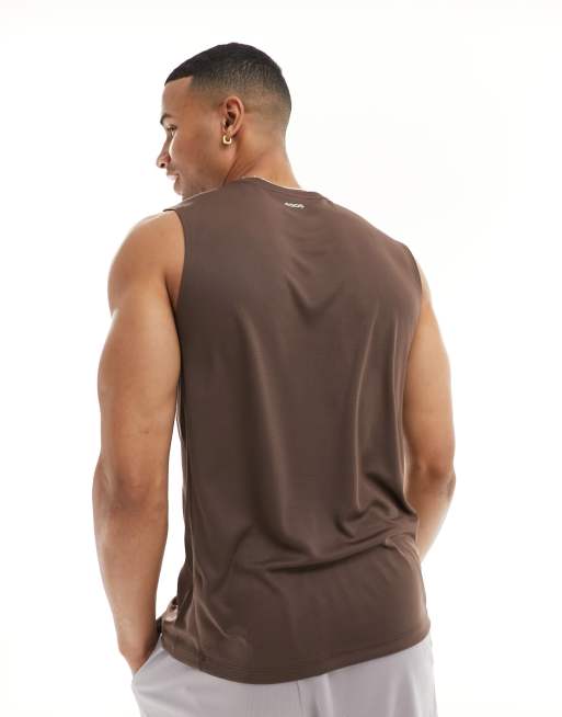 ASOS 4505 - T-shirt da allenamento senza maniche in tessuto quick dry marrone con logo, 3 di 4