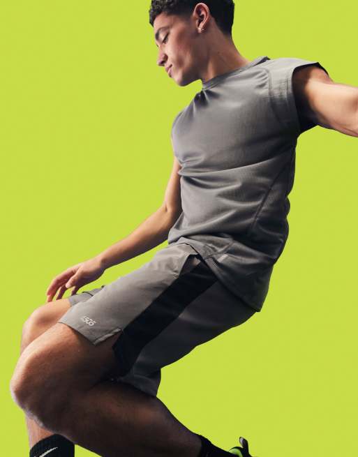 ASOS 4505 - T-shirt de sport à mancherons et coutures apparentes