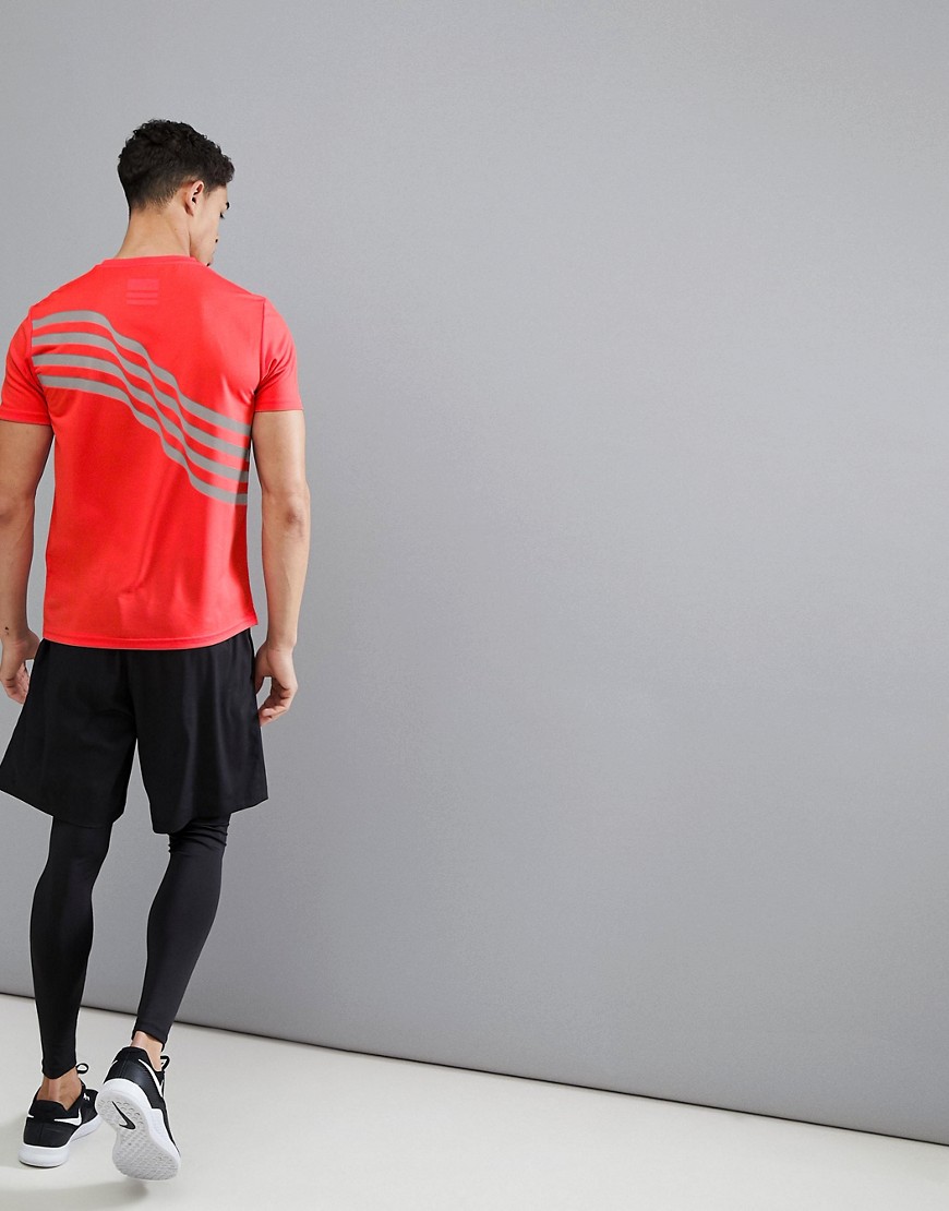 ASOS – 4505 T-shirt med reflexmönster bak-Röd