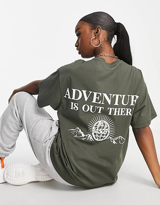 Women t-shirt with adventure print and embroidery 