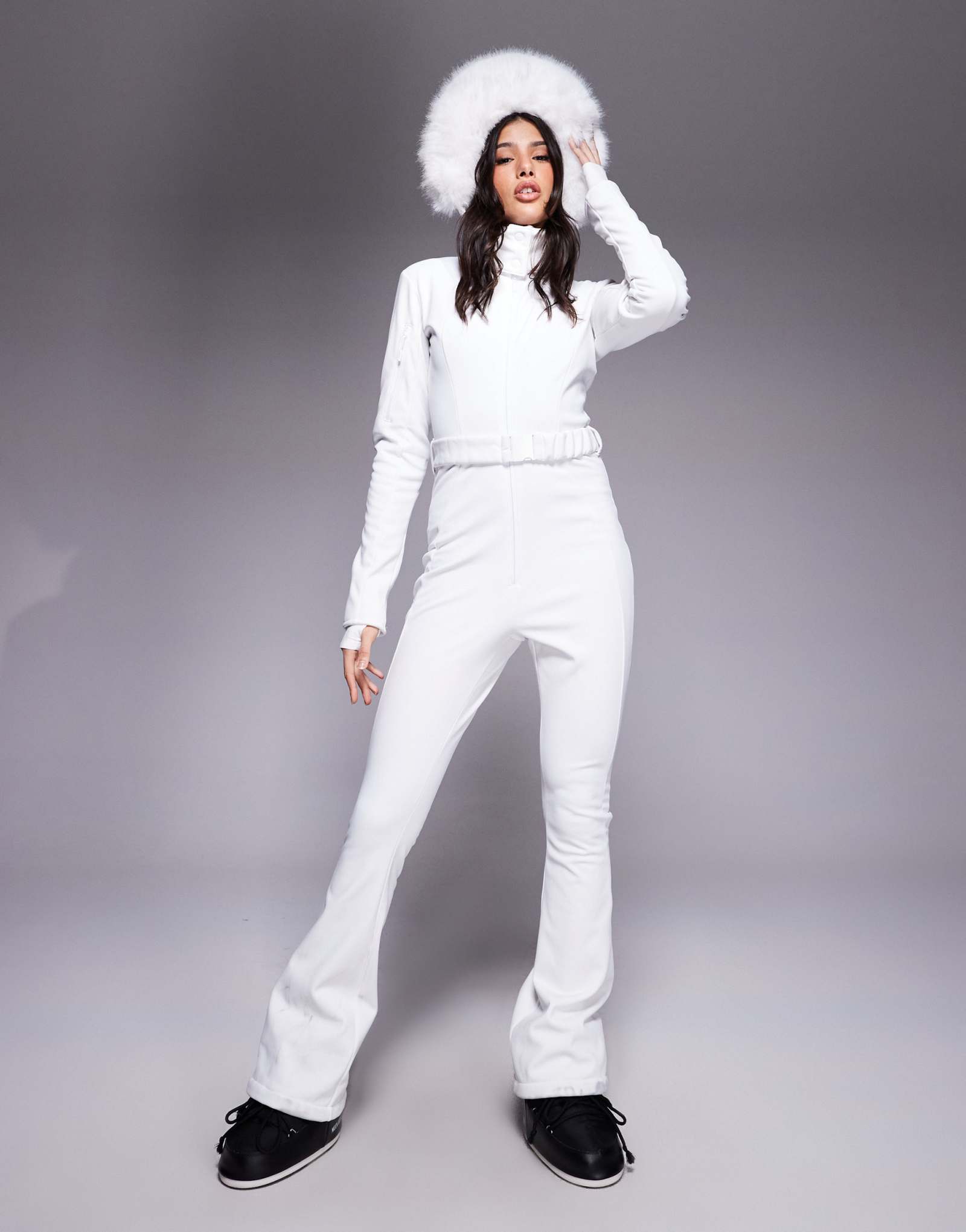 Лыжный костюм ASOS 4505 Tall Ski soft shell с поясом, узкими штанинами и капюшоном из искусственного меха белого цвета