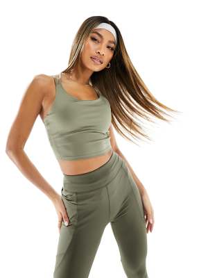 ASOS 4505 - Trägertop in Khaki mit Ringerrücken und integriertem BH-Grau