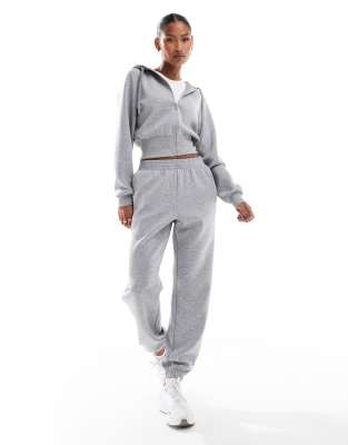 ASOS 4505 - Trainings-Jogginghose aus Performance-Fleece in Grau meliert