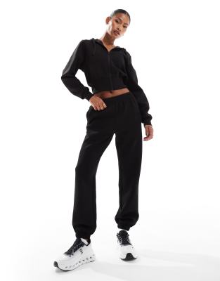 ASOS 4505 - Trainings-Jogginghose aus Performance-Material in Schwarz