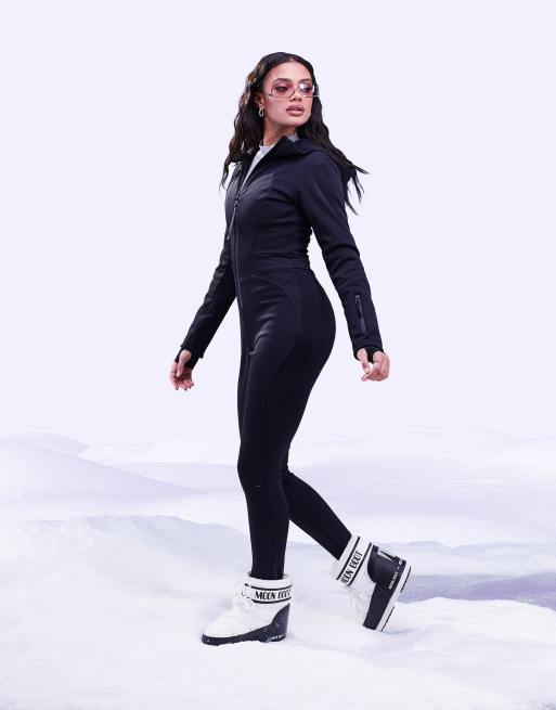 ASOS 4505 Tuta da sci nera con cintura con taglio skinny sulle