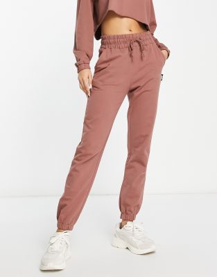 ASOS 4505 - Verwaschene Sport-Jogginghose mit Schlaufe hinten und Logo, Kombiteil-Braun