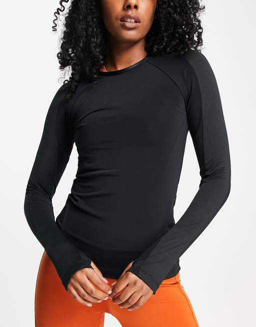 ASOS 4505 - Vormgevend hardloopshirt met lange mouwen in glanzend