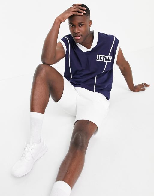 ASOS Actual - Basketball-top med broderet logo på brystet i marineblå