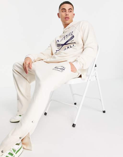 ASOS Actual - Jogger droit style décontracté d'ensemble avec imprimé sportif vintage et boutons-pression sur le côté - Écru