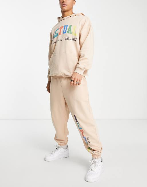 ASOS Actual – Luźne beżowe joggersy z kolorowym nadrukiem z logo, część zestawu 