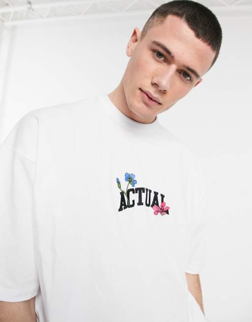 ASOS - Actual - T-shirt oversize bianca con logo e fiori ricamati sul petto