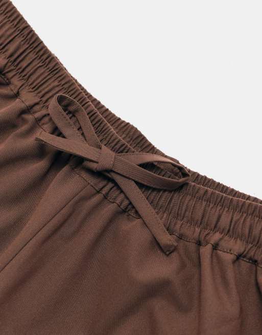 ASOS ADAPTIVE bukser med justerbar talje og elastik i chokolade, 8 af 10