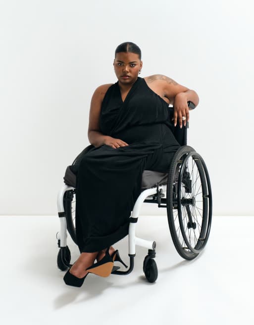 ASOS ADAPTIVE Curve gedrapeerde wikkeljurk van soepele jersey in zwart, 2 van 9