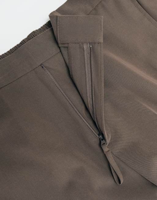 ASOS ADAPTIVE figursydda avslappnade avsmalnande byxor i beige, 8 av 9
