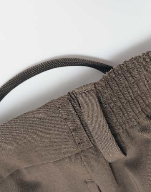 ASOS ADAPTIVE - pantalones de traje holgados de corte tapered en beige, 7 de 9