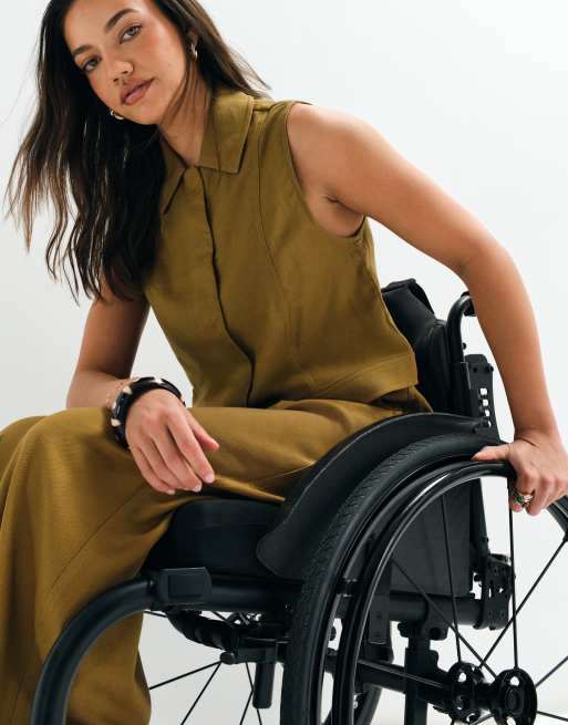 ASOS ADAPTIVE väst i tobak, 2 av 6
