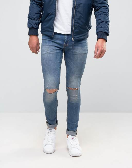 ASOS – Bardzo obcisłe jeansy z dziurami na kolanach